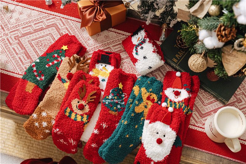 4-Pair Women's Coral Fleece Christmas Socks, Non-Shedding Fuzzy Sleep Socks With Half-Side Plush, Festive Ankle Socks For Home_voghion.com