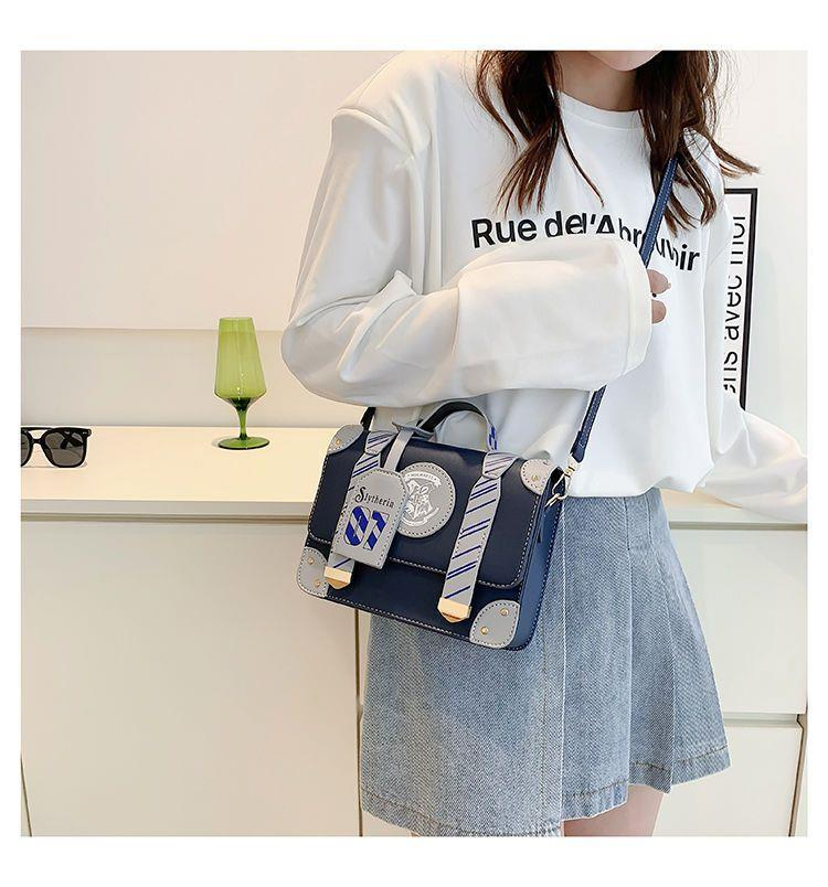 Borsa a tracolla a mano della Scuola di Magia e Stregoneria di Hogwarts dello stesso stile Borsa Cambridge Borsa a tracolla in stile britannico_voghion.com
