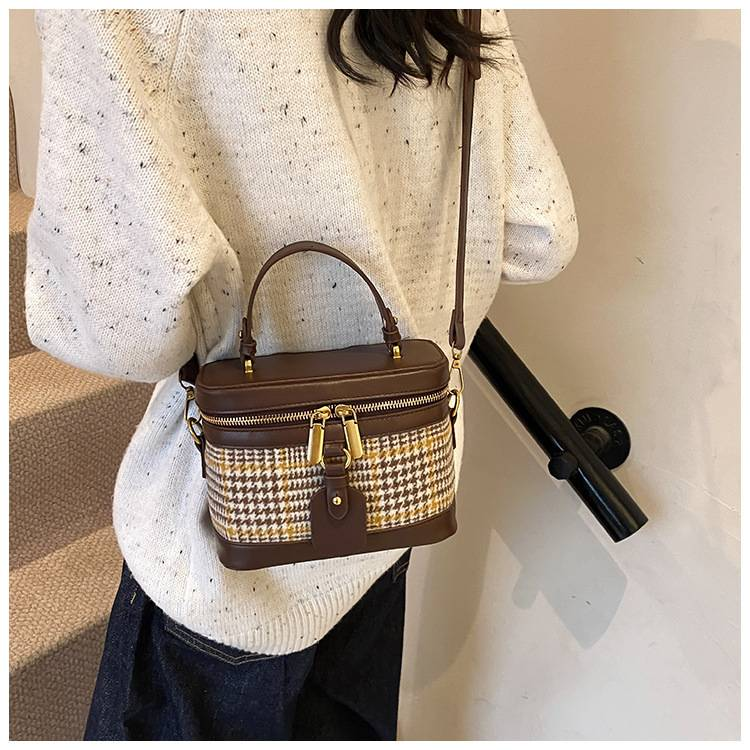 Retro Casual Handbag Box Small Bag Female 2025 Korean Version Of Advanced Texture Trend Joker Shoulder Messenger Bag_voghion.com