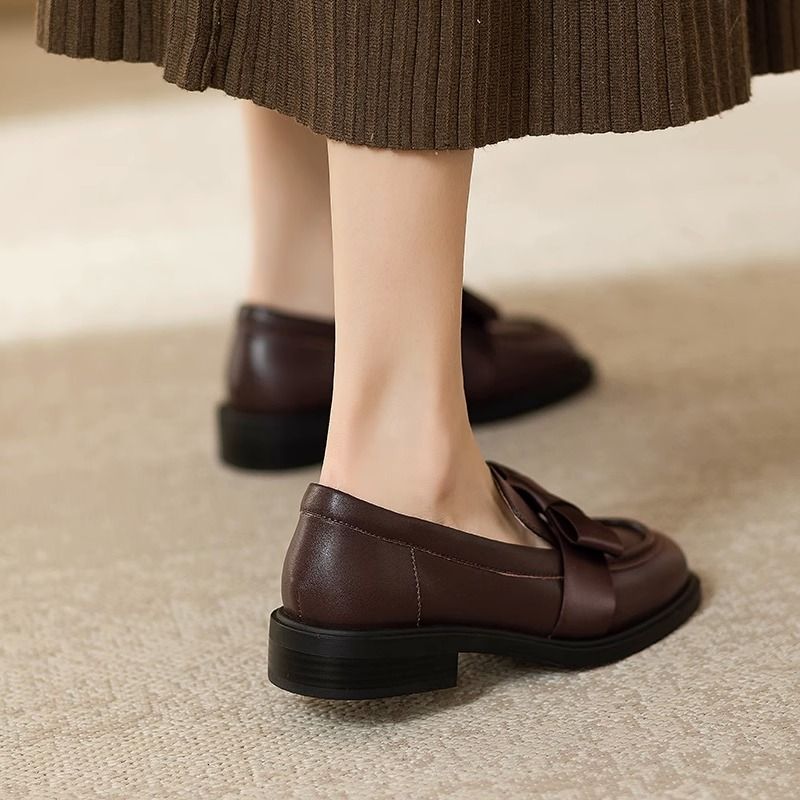 Mocassini con fiocco in stile britannico 2025 Primavera e autunno Nuovo arrivo Scarpe in pelle vintage Tacco basso Scarpe basse abbinate da donna_voghion.com
