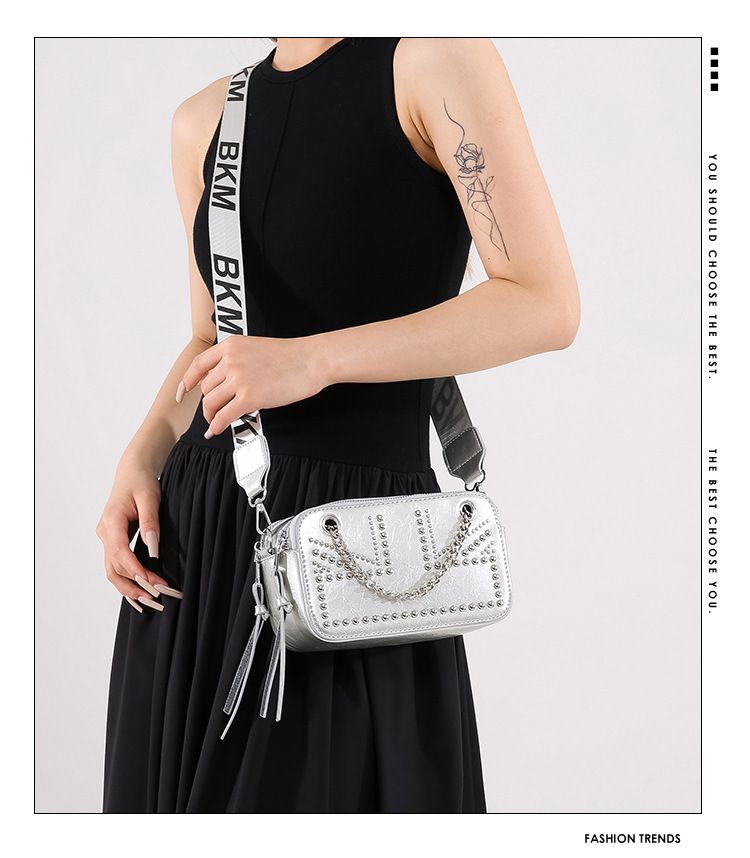 Sac à bandoulière à rivets personnalisé pour femme, nouvelle conception de niche d'été 2024, sac à bandoulière tendance_voghion.com