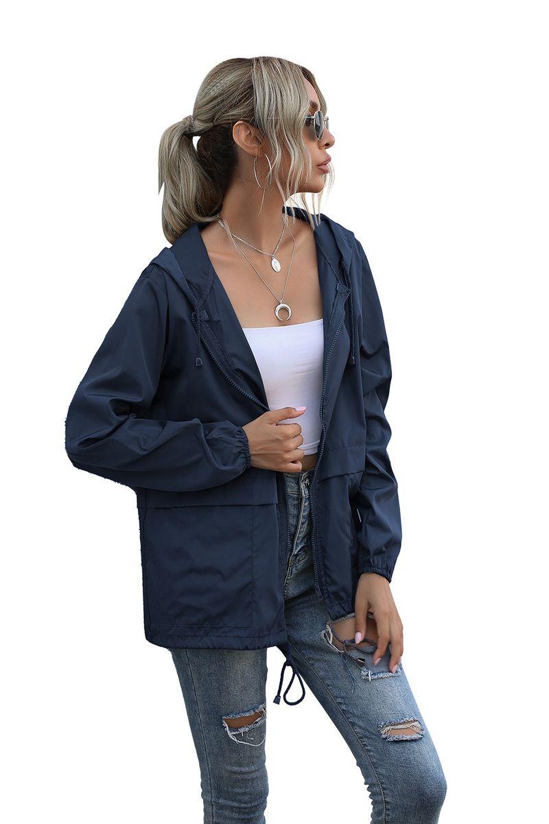 Chaqueta impermeable ligera con capucha y cremallera para mujer para senderismo al aire libre, disponible en stock_voghion.com