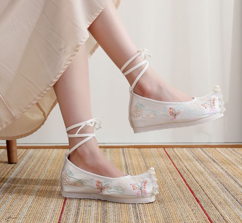 Damenschuhe Frühling und Sommer im neuen Stil antike Hanfu-Schuhe erhöhte Schuhe bestickte Damenschuhe Perlenkostüm-Schuhe_voghion.com