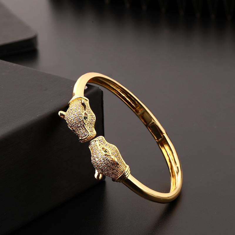 Designer-Stil, personalisiertes, mikro-eingelegtes Zirkon-Mode-Leoparden-offenes Armband. Damen-Armband aus galvanisiertem Kupfer mit Mikro-eingelegtem Zirkon im Designer-Stil_voghion.com