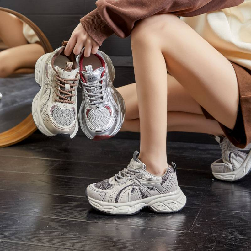 Mingliu Suction film sole dad shoes 2025 spring new casual running shoes thick sole height increasing sports shoes women's versatile shoes children_voghion.com