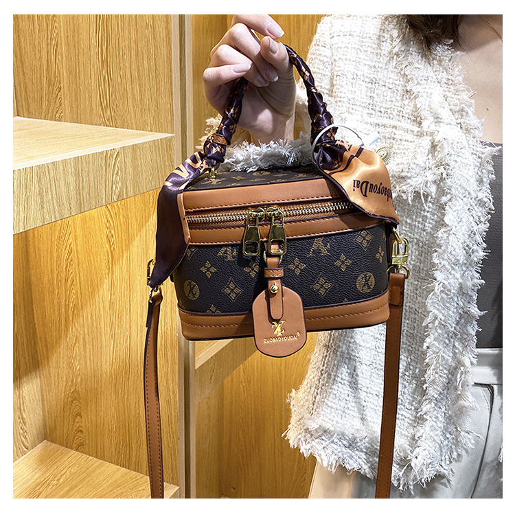 Alta calidad para las mujeres 2023 Nueva moda caja impresa Versátil portátil hombro crossbody Maquillaje bolsa tendencia_voghion.com