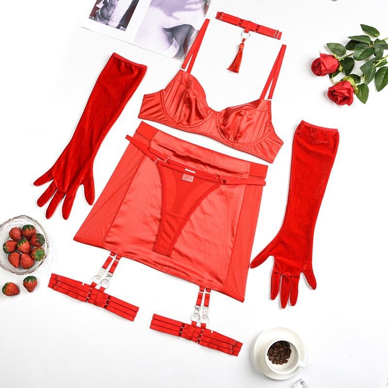 Sexy anello in acciaio, glutei sodi, petto grande, piccola tentazione, collo pendente, nappa, lingerie stile spaccato_voghion.com