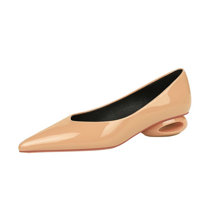 Scarpe singole da donna comode con tacco basso e punta a un pedale, in pelle verniciata, con tacco a forma speciale francese_voghion.com