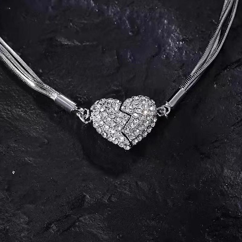 Collana di coppia con magnete a forma di cuore in zircone lucido di lusso per donna, squisita collana girocollo multistrato color argento con clavicola._voghion.com