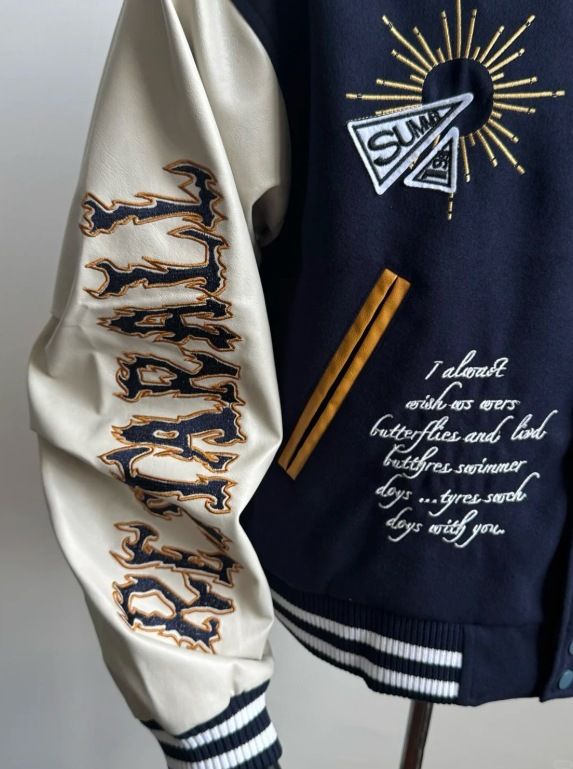 Herrenbekleidung Europäische und amerikanische Retro-Baseballjacke mit schwerer Stickerei, farblich abgestimmt, Persönlichkeit, Freizeitjacke, Totem-Design_voghion.com
