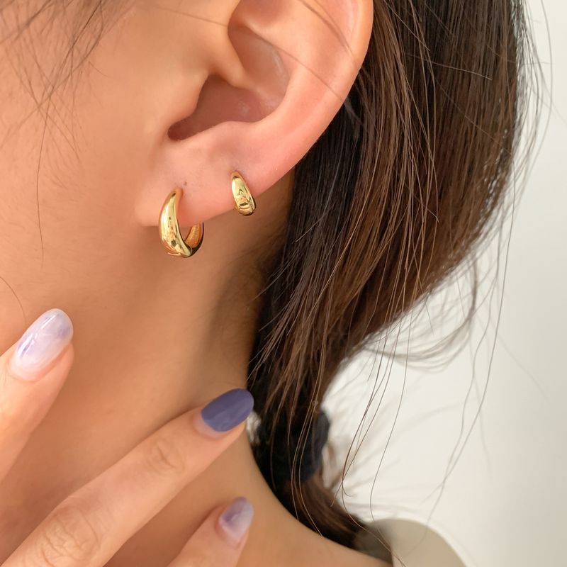 Eleganti orecchini a cerchio in argento puro spesso per donna, design di nicchia, leggeri e lussuosi._voghion.com