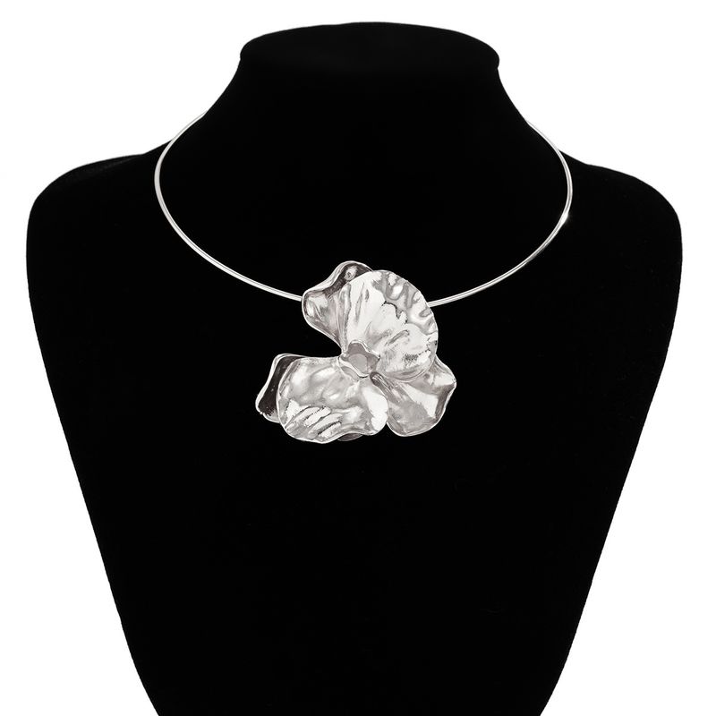 Collana girocollo in metallo plissettato 3D esagerato con fiori unici per le donne_voghion.com