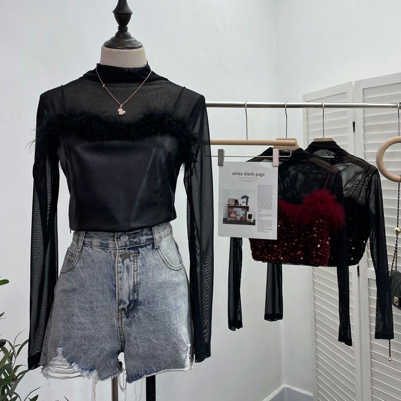 Completo due pezzi con canotta in pelliccia e paillettes + maglietta a maniche lunghe con collo alto e mezza maglia in prospettiva_voghion.com