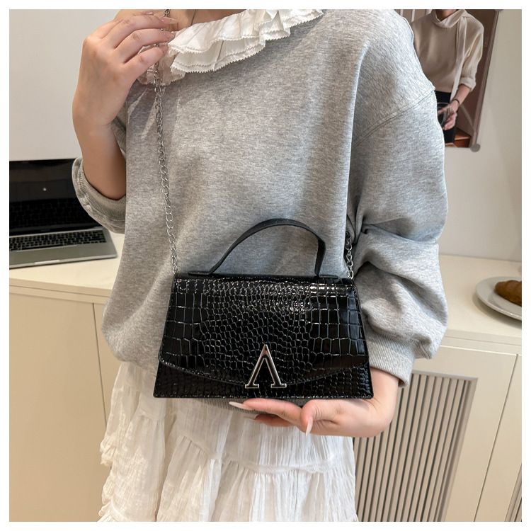 Elegante borsa da sera con tracolla a catena - Versatile borsa a tracolla e a spalla per donna, design minimalista in nero/bianco/marrone/oro/argento_voghion.com
