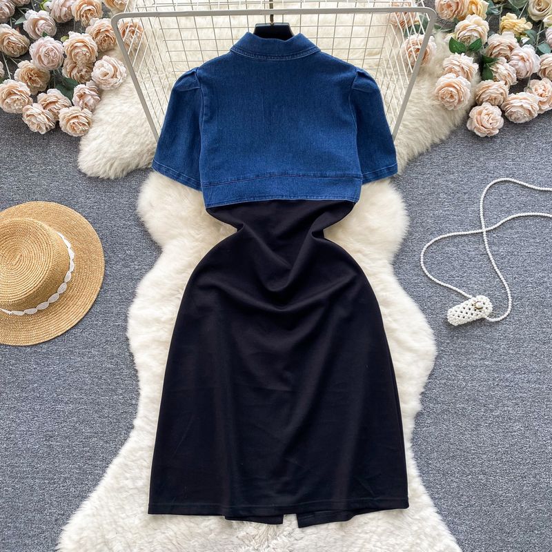 Design Sense Zweiteiliges Denim-Kleid mit kurzen Ärmeln, Kontrastnähten und Knöpfen in mittlerer Länge und Temperament_voghion.com