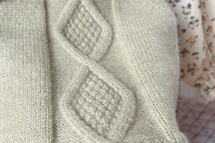 2025 neue modische Kleidung für Mädchen, süßer Blumenpullover für Vorschulkinder, Weste, dreiteiliges Set für Babys im Frühling und Herbst_voghion.com