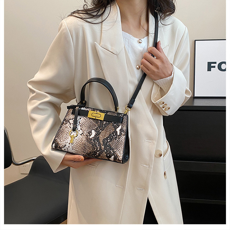 Väskor Dam 2023 Nya Handväskor med stor kapacitet High-end textur Krokodilmönster Medelålders Mother Bag Crossbody Bag_voghion.com