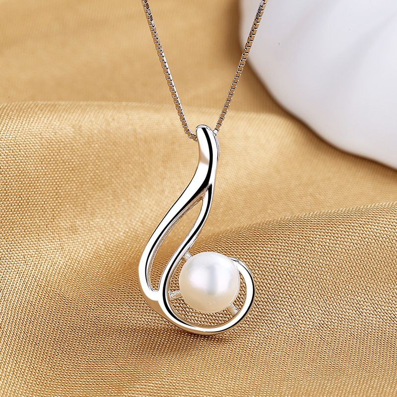 Elegant Pearl Necklace For Women With Heart Pendant_voghion.com