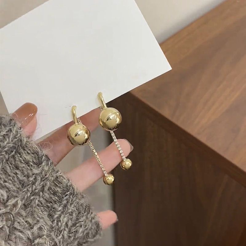 A Pair Of Gold Ball Fringed Earrings, Fashionable Temperament, Versatile, And High-end Stud Earrings For Women._voghion.com