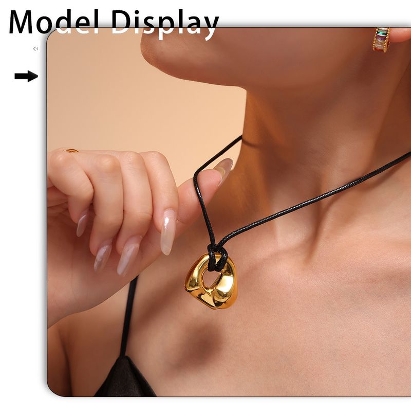 Verstelbare leren koordketting voor dames met robuust gebogen ontwerp, titanium staal PVD verguld 18K goud_voghion.com