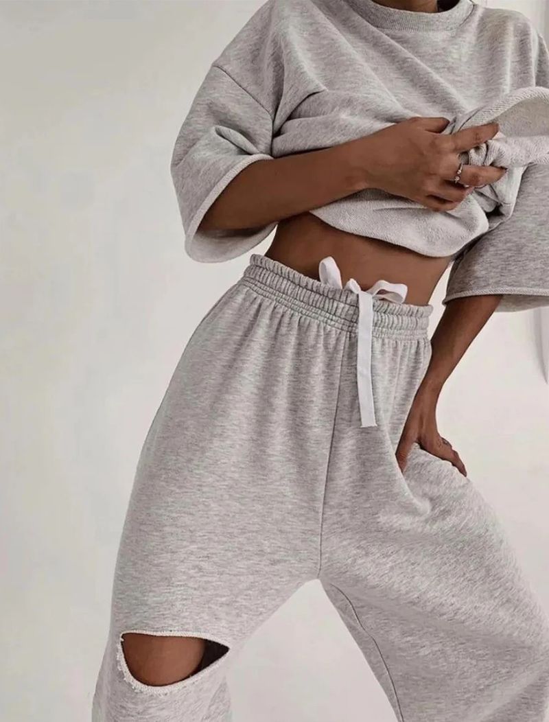 Zestaw Urban Edge Matching Set – bluzka z długim rękawem i okrągłym dekoltem oraz spodnie ze ściągaczem w stylu vintage (biały/beżowy/khaki/srebrny/ciemnoszary, S-XL)_voghion.com