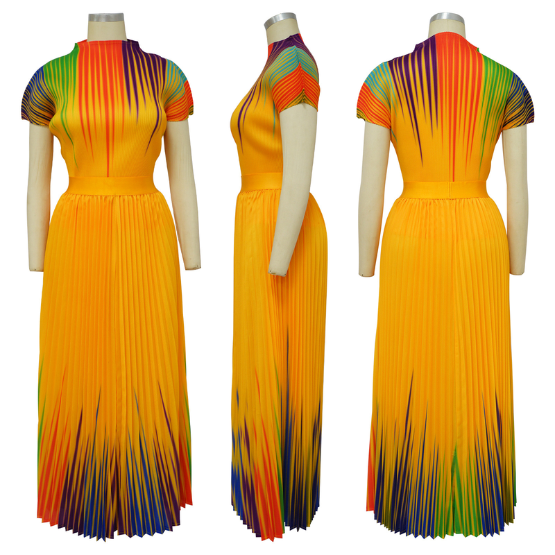 Abbigliamento da donna, elegante, aderente, con t-shirt a pieghe e gonna a pieghe con motivo a fiori e piante, due pezzi, design di nicchia, completo alla moda_voghion.com