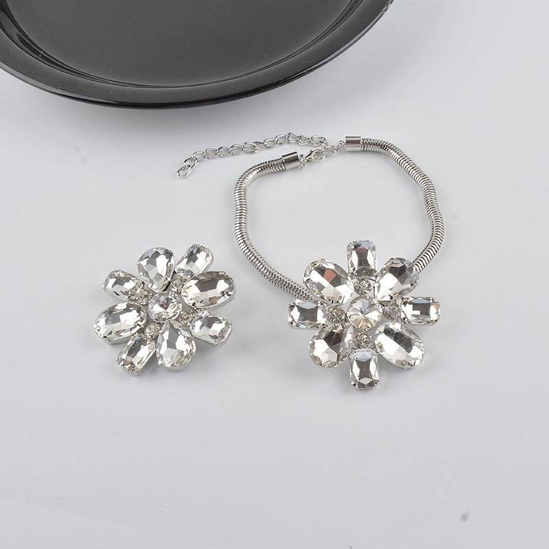 New Exaggerated Oversized Crystal Flower Collar With Retro Temperament High-end Personalized Collar Choker Chain For Women Lady_voghion.com