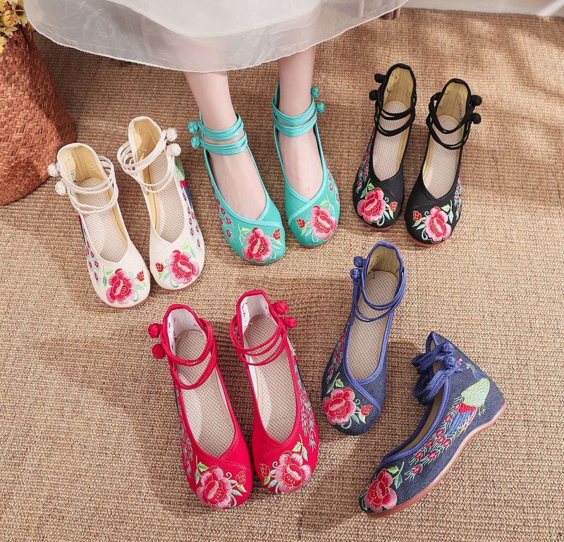 Keine Schuhkartonware, Niedrige High Heels im Ethno-Stil, Reise-Stoffschuhe mit Stickerei, Damenschuhe_voghion.com
