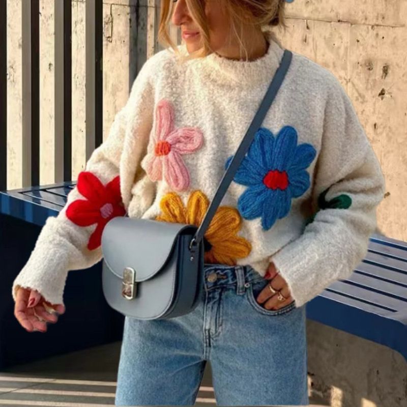 Maglione ricamato all'uncinetto - Maglia larga boho chic, dettagli floreali (nero/bianco, taglia unica)_voghion.com