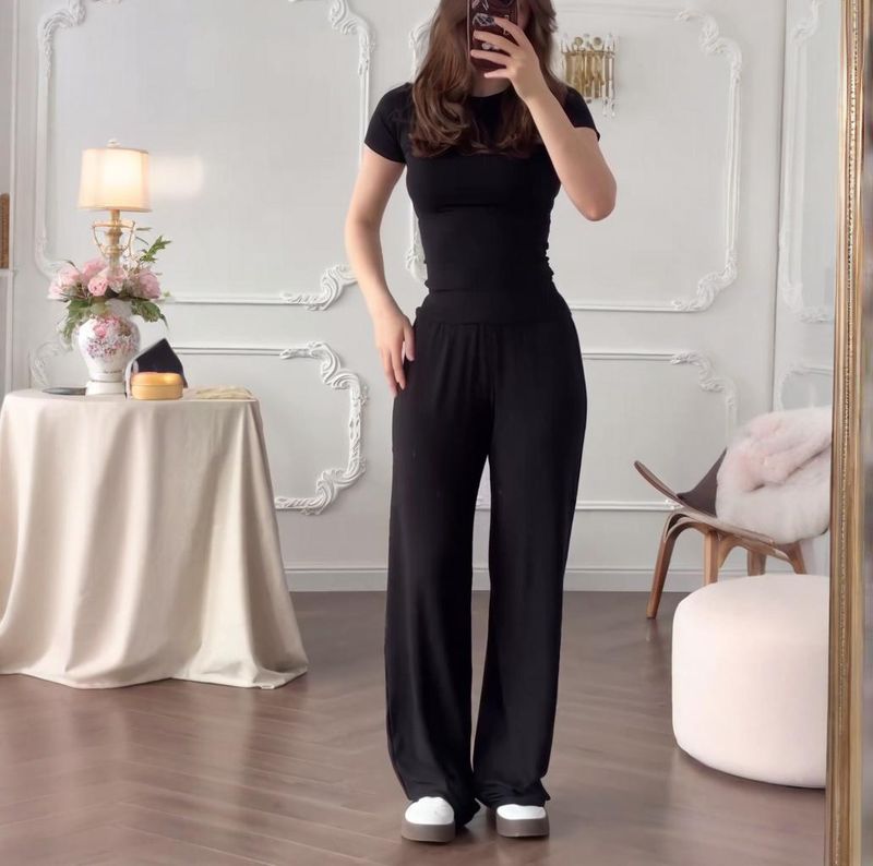 Kadın Geniş Paça Pantolon Takımı - İş ve Günlük Kullanım İçin Şık Yuvarlak Yaka Üst ve Dökümlü Pantolon_voghion.com
