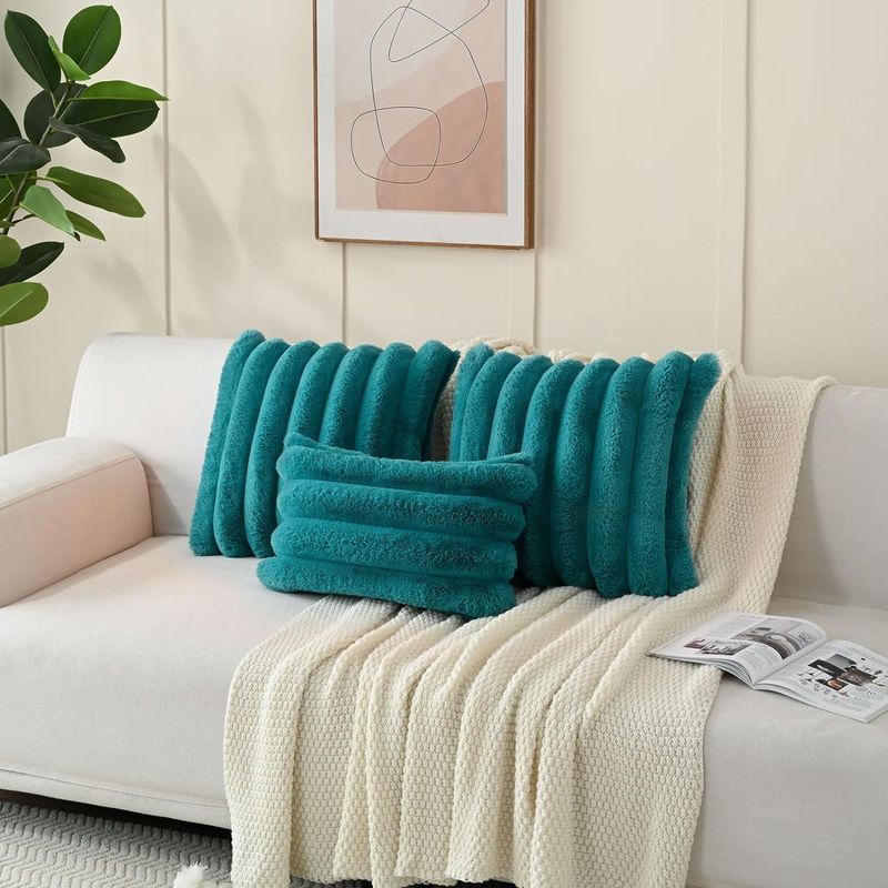 La federa è un semplice cuscino quadrato per la decorazione del divano di casa_voghion.com