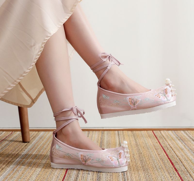 Damenschuhe Frühling und Sommer im neuen Stil antike Hanfu-Schuhe erhöhte Schuhe bestickte Damenschuhe Perlenkostüm-Schuhe_voghion.com