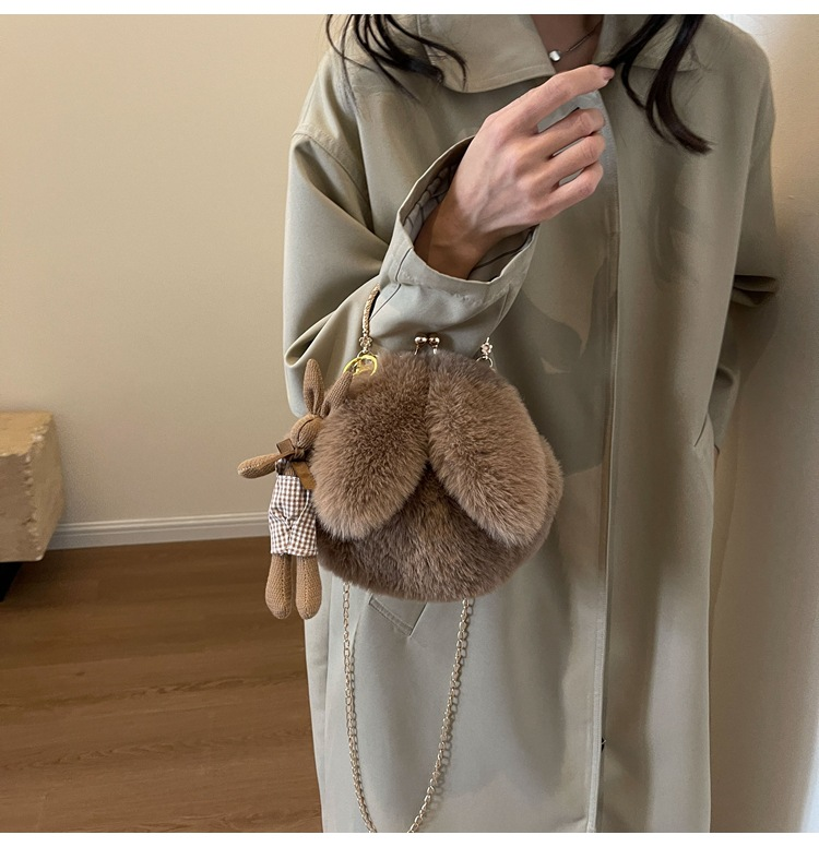 Borsa a tracolla in peluche di nuova tendenza moda autunno e inverno Borsa a tracolla in peluche per donna Instagram Borsa a catena con una spalla morbida e carina per donna_voghion.com