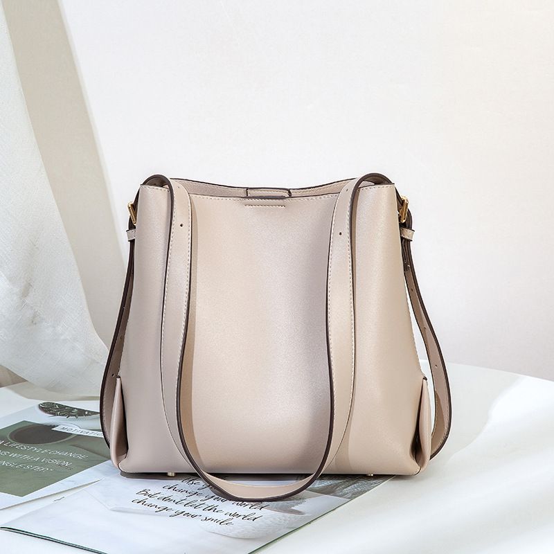2025 British Niche Design Bucket New Commuter Shoulder Crossbody Tote Bag_voghion.com