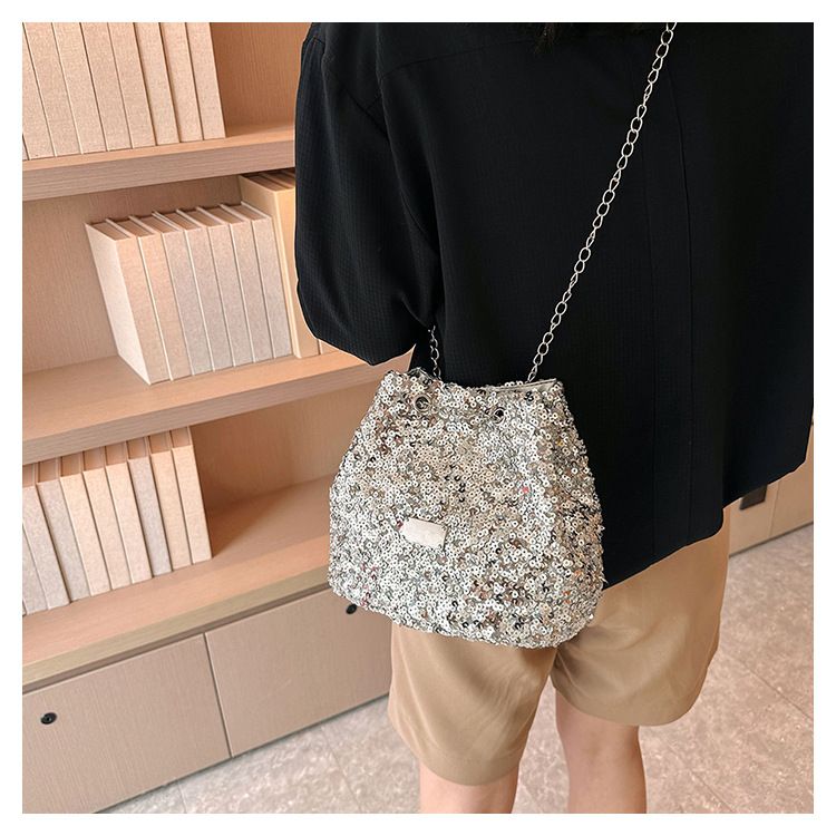 Popolare per la nuova borsa a secchiello con catena glitter estiva da donna 2023, borsa a tracolla a spalla singola con trama di nicchia_voghion.com