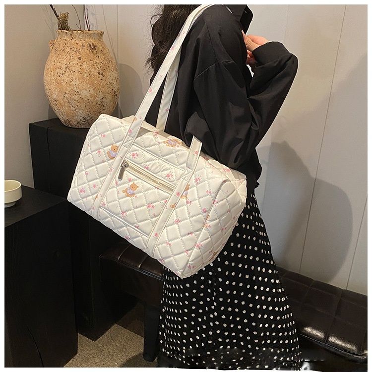 Stylish Oversized Tote Bag – Versatile Underarm Shoulder Bag For Women (White, Spacious Zip-Top, Soft PU Leather, Dual Straps)_voghion.com