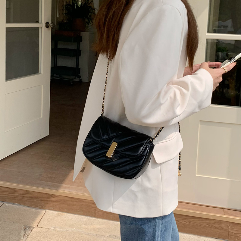 2024 Popular Square One Shoulder Crossbody Chain Texture Versatile Lingge Small Fragrant Women's Unique New Bag_voghion.com