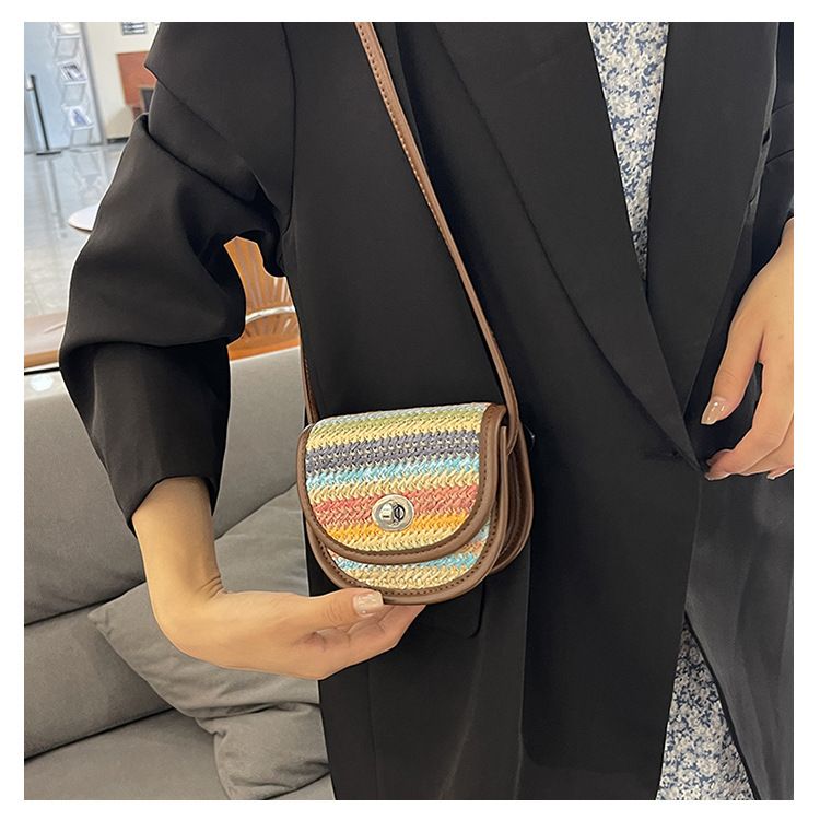 Kinder-Umhängetaschen, beliebte All-Match-Mini-Muscheltasche, Kontrastfarbe, geflochtenes Stroh, Eltern-Kind-Mädchen-Umhängetasche, Lippenstifttasche, weiblich_voghion.com