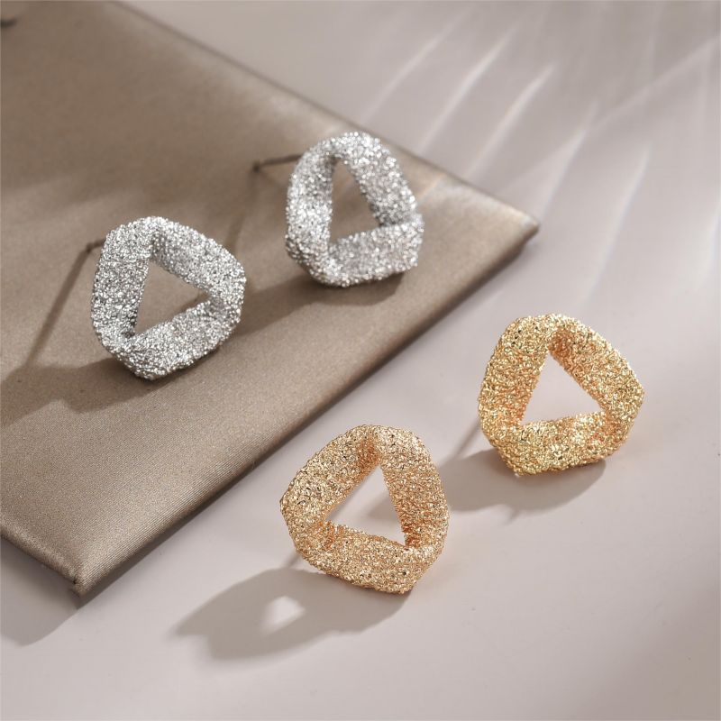 European American New Commuter Light Texture Personalized Geometric Triangle For Women Simple And Versatile Fashion_voghion.com