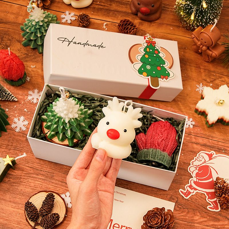 Vela aromática navideña artesanal con forma de árbol de Navidad y ciervo, en caja de regalo._voghion.com