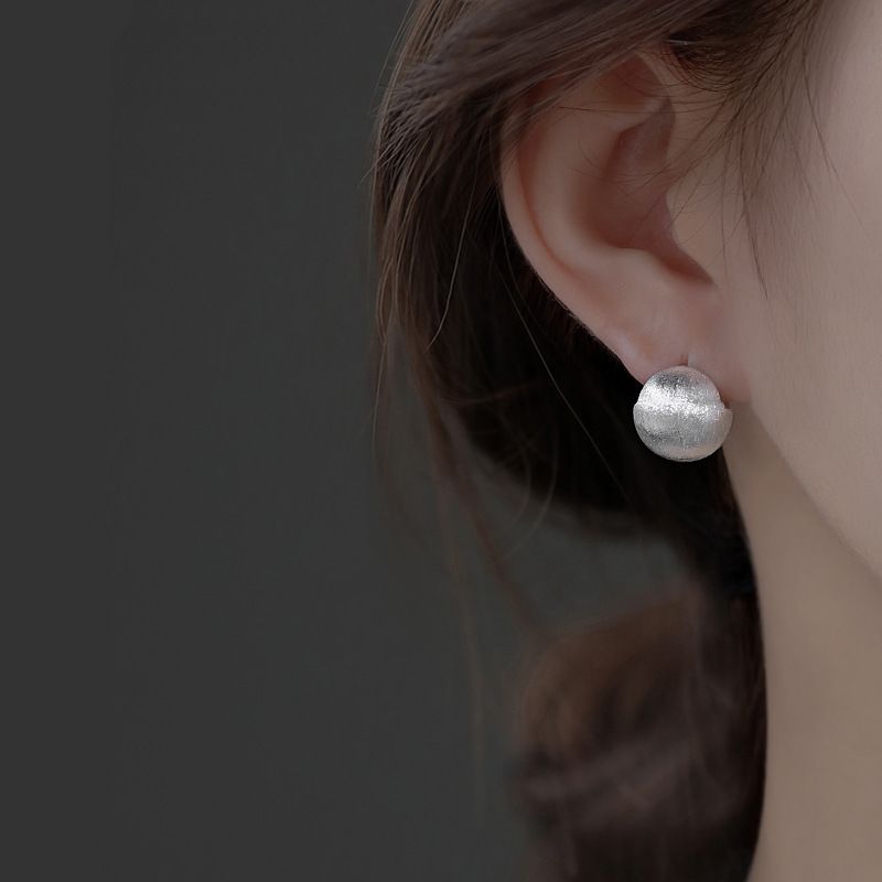 Brincos de bola redonda escovada de prata esterlina para mulheres 2025, novo design de nicho, joias de orelha versáteis de alta qualidade_voghion.com