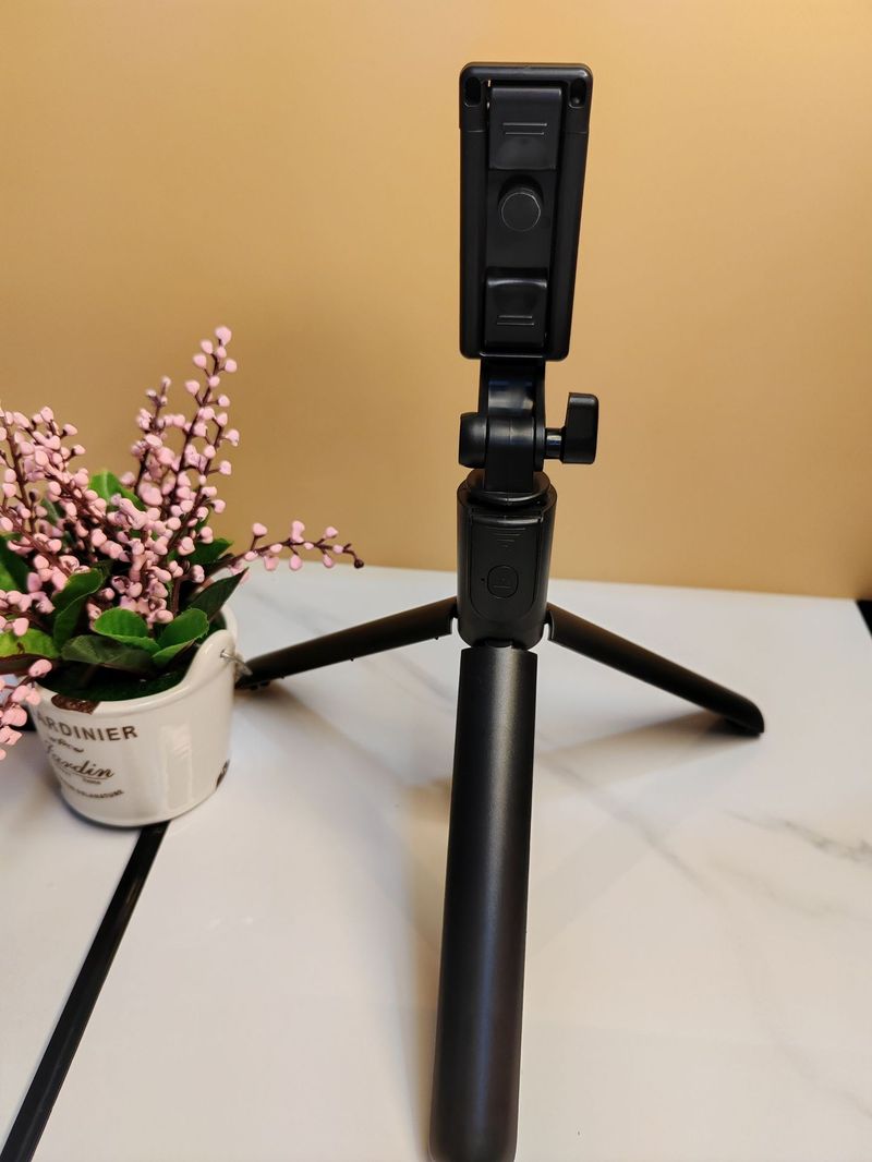 Hot Selling Bluetooth Phone Selfie Stick Multifunctional Live Streaming Camera, Fill Light, Fold In One Three Legged Phone Holder_voghion.com