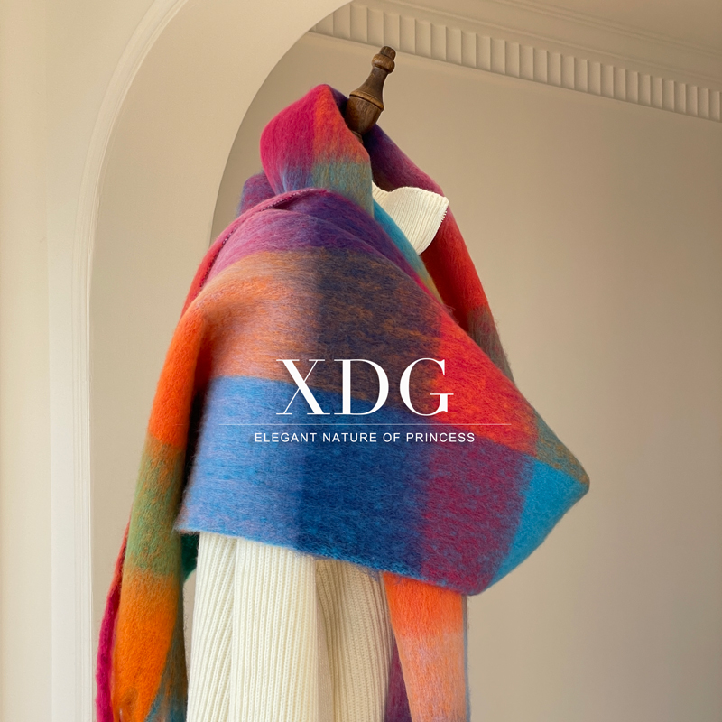 Sciarpa scialle in finto cashmere con nappe calde colorate da donna in Europa e negli Stati Uniti durante la grande settimana della moda leggera e di lusso_voghion.com