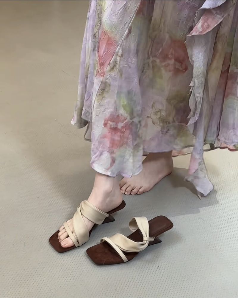 Sandales compensées à bout carré et bride en daim pour femme, style fille épicée, à blocs de couleurs, version coréenne d'été, à talons hauts et à bout ouvert_voghion.com