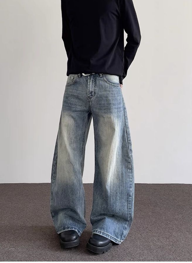 Calça jeans masculina vintage com lavagem desgastada e corte reto - estilo urbano cleanfit com leve flare e tecido de algodão premium._voghion.com