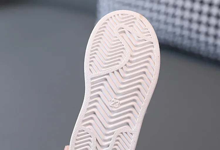 Kinder Mode Design Weiß Rutschfeste Freizeitschuhe für Jungen Mädchen Haken Atmungsaktive Sneakers Kleinkind Outdoor-Schuh_voghion.com