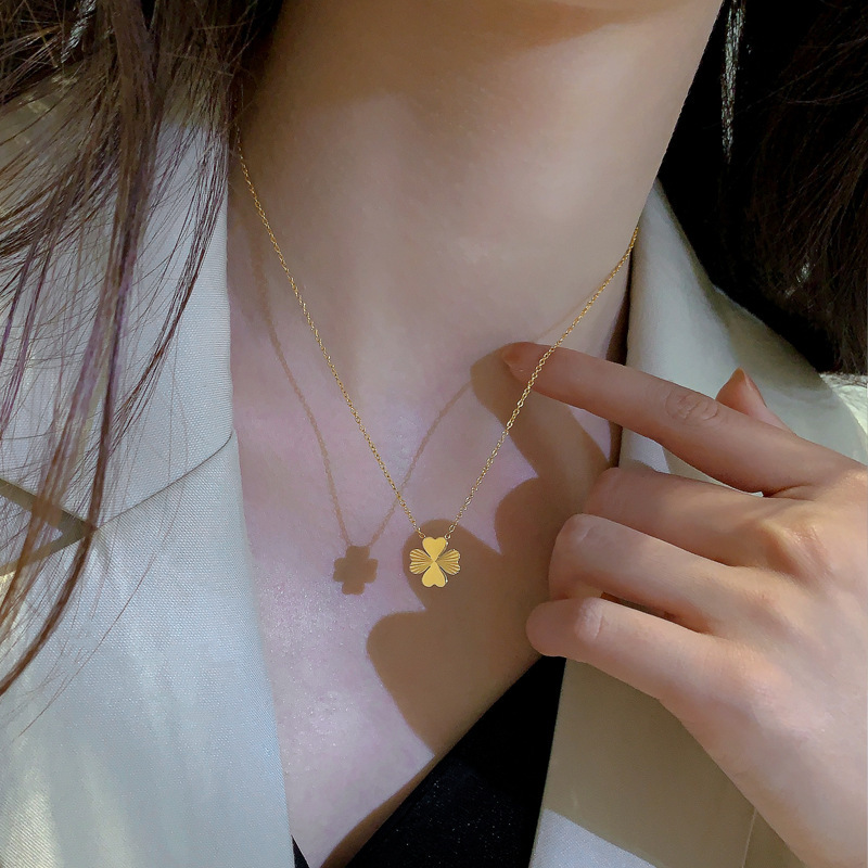 Glücksklee-Blume-Titanstahl-Halskette für Damen, leichter Luxus, neue Schlüsselbeinkette, hochwertiger passender Schmuck_voghion.com