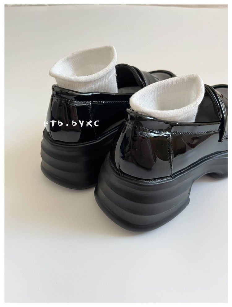 Schwarze Loafer mit dicker Sohle und runder Zehenpartie im Vintage-Stil für formelle Anlässe_voghion.com