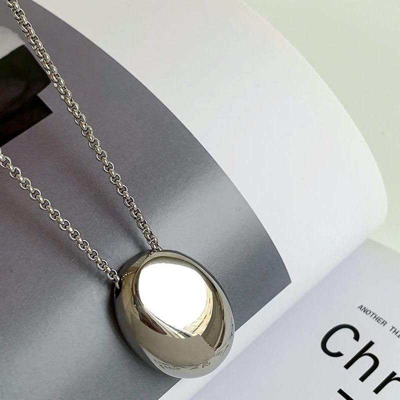 2025 Women Fashion Brand new matte metal oval pendant, geometric long women's sweater luxurious and charming fine necklace, artificial_voghion.com