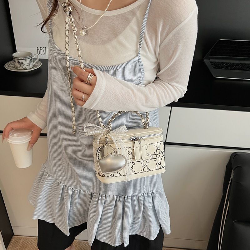 Women's 2025 Fall/Winter New Shoulder Bag Solid-Color Chain Crossbody Bag Versatile_voghion.com